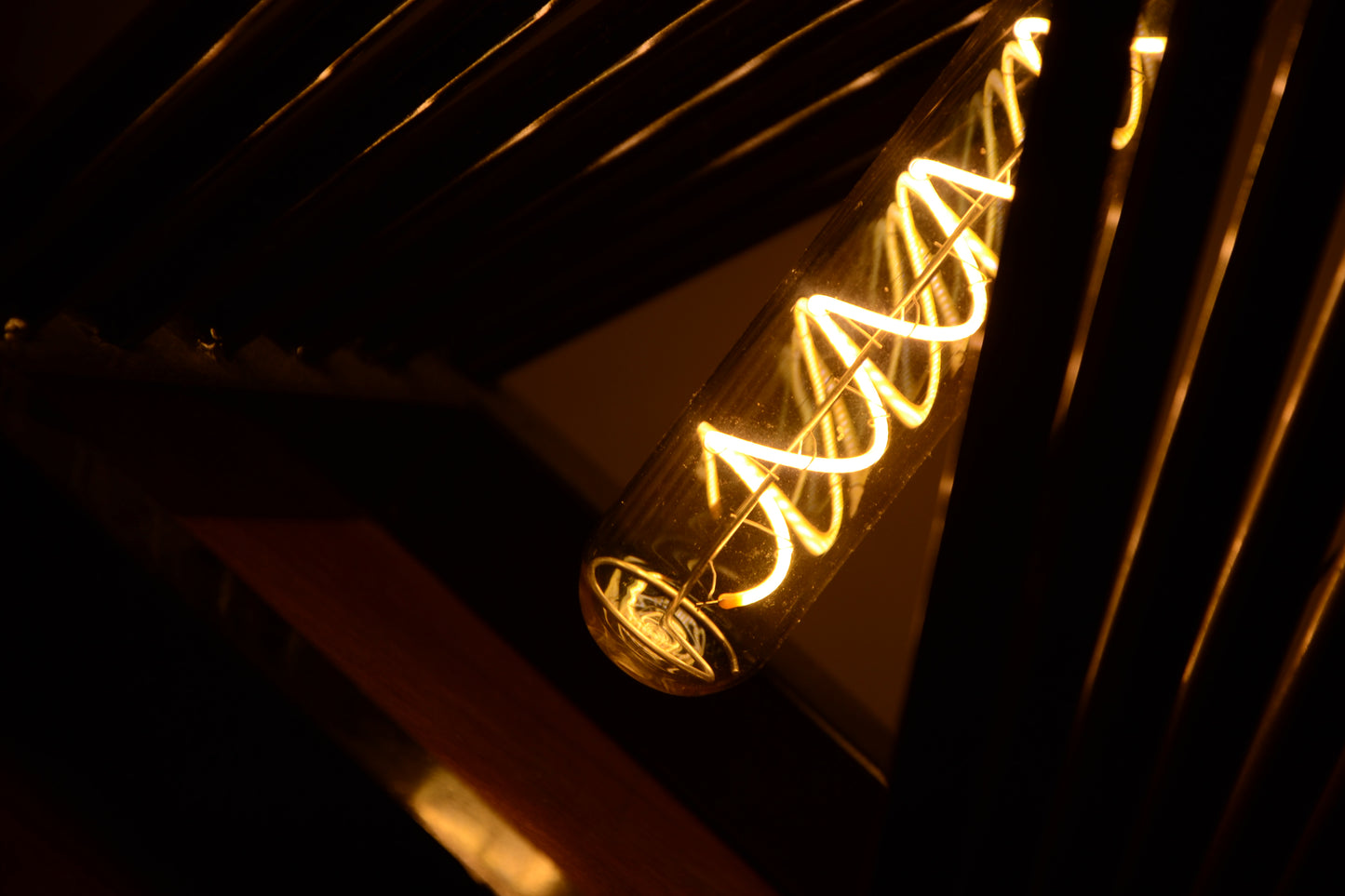 Lampe en Bois et Métal avec Ampoule Industrielle