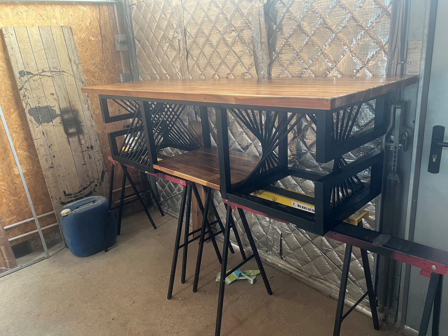 Meuble Télé Design en Bois et Métal Noir.